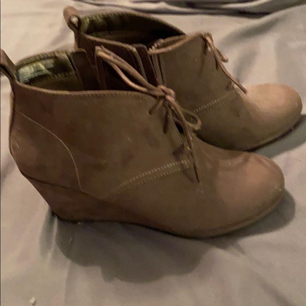 Boots - Picture 2 of 3